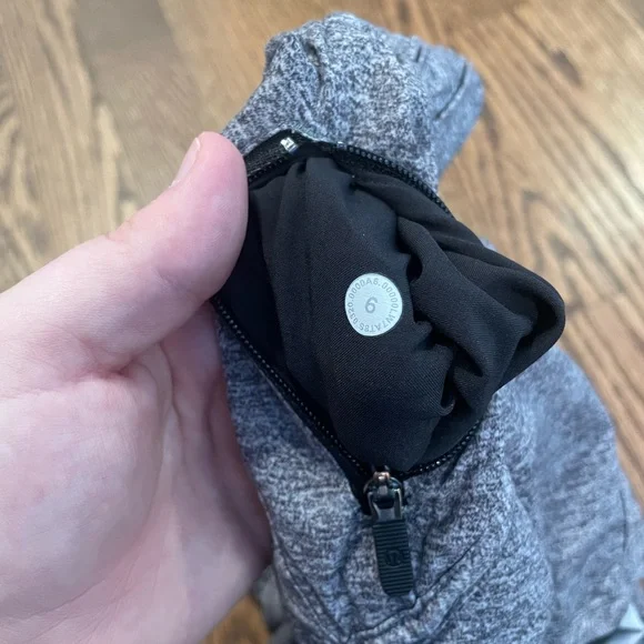 Lululemon Women’s High Rise Shorts - Picture 8 of 8